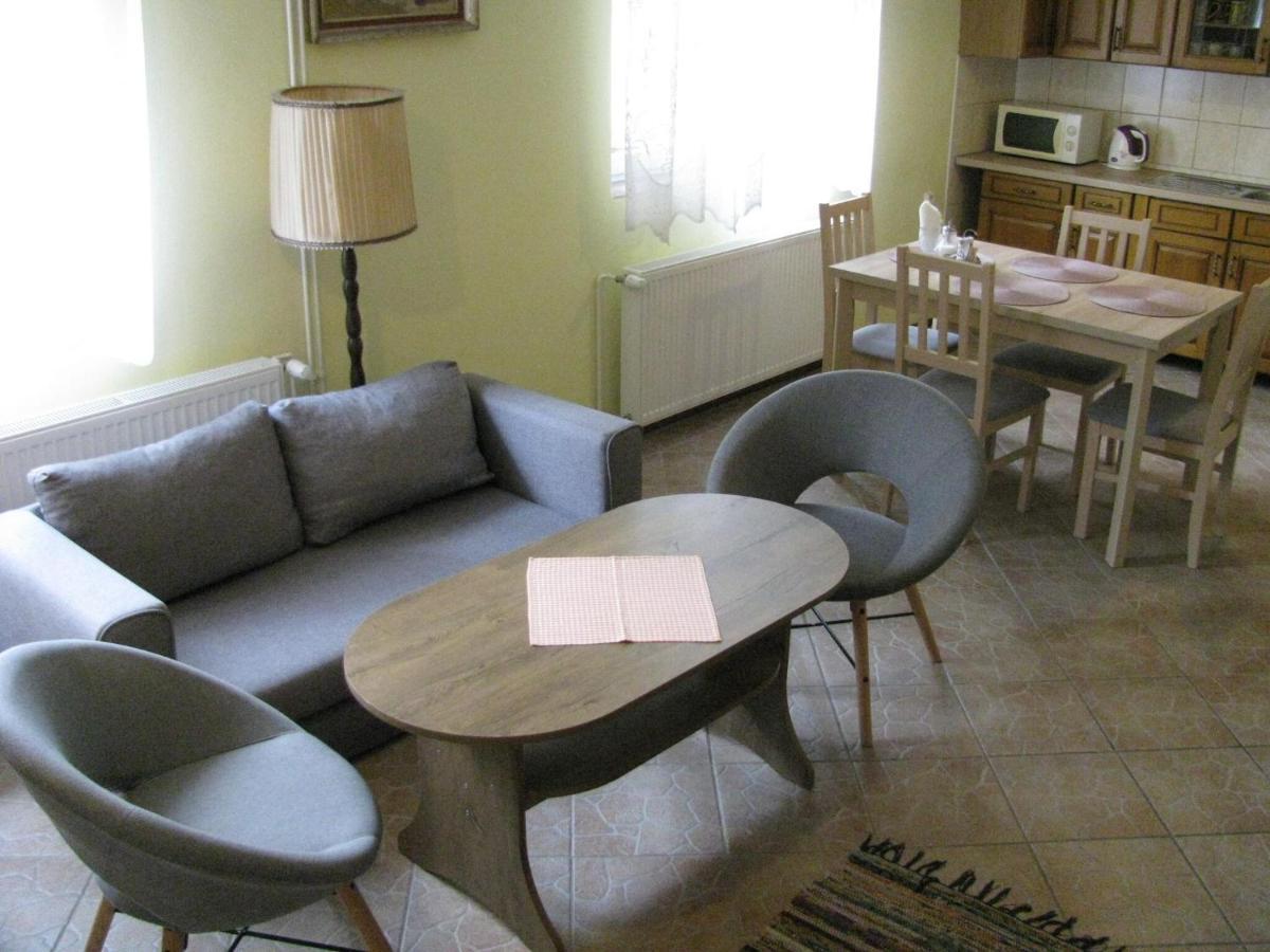 Modern Apartment In Carlsbad With Garden Κάρλοβι Βάρι Εξωτερικό φωτογραφία